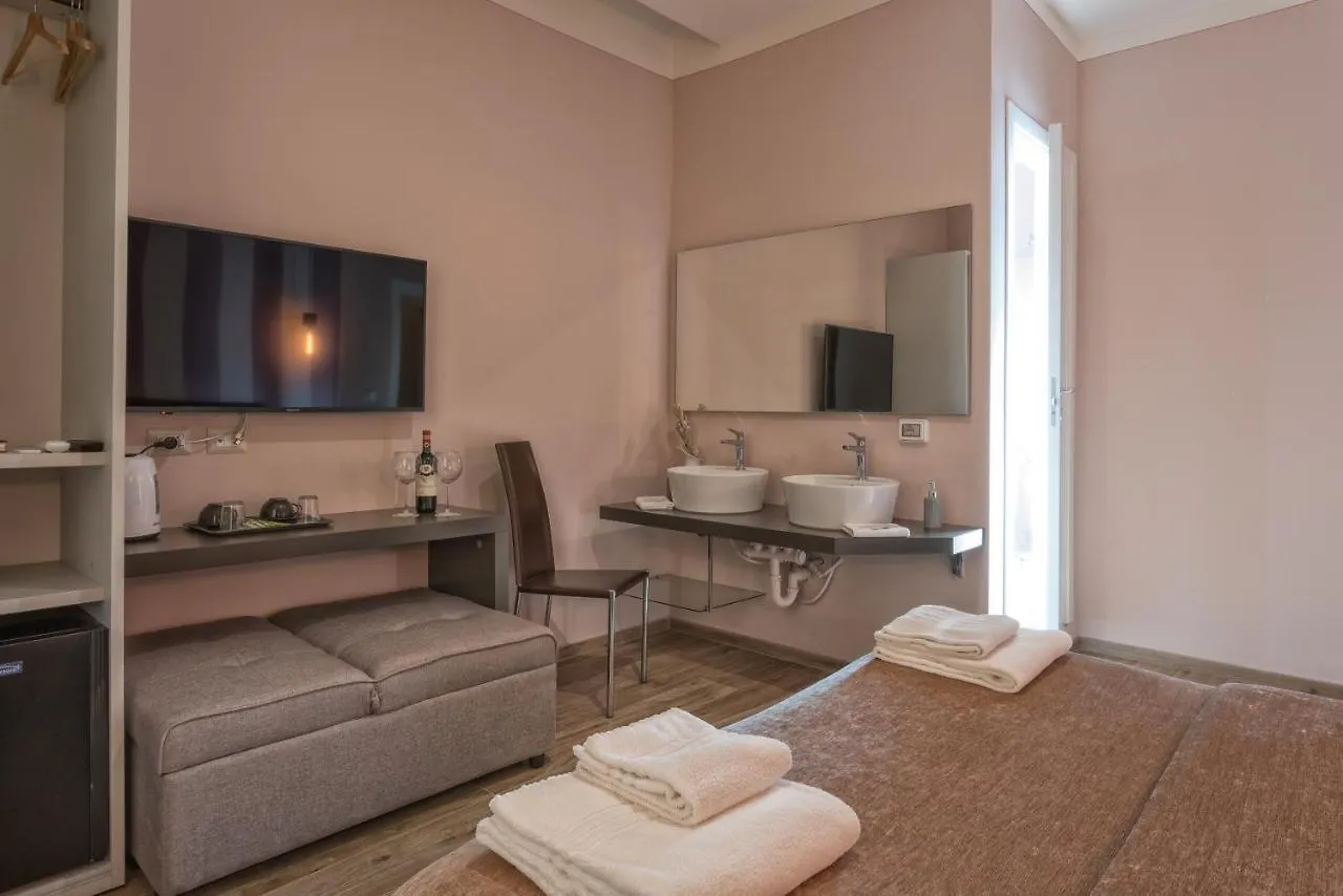 GOGO` Petit Hotel Florence